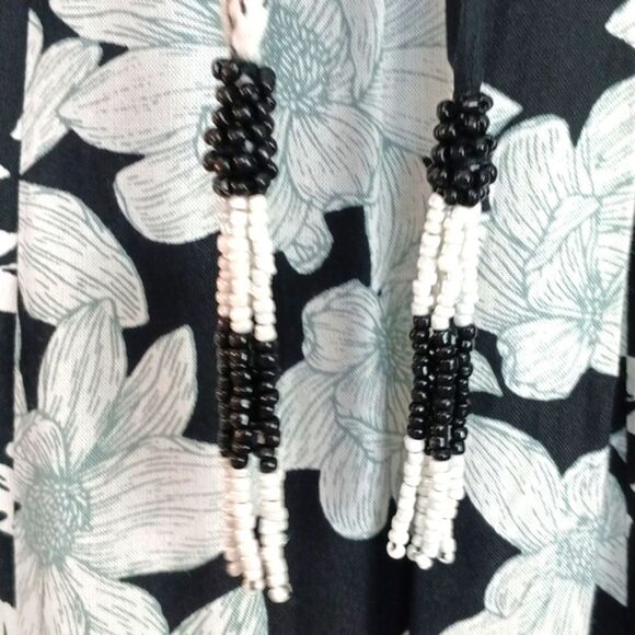 Intro Women's. Black & White Maxi A-Line floral skirt beaded tassels sz 12 boho - Picture 5 of 10